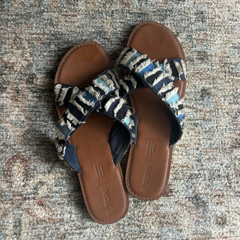 Tom’s Sandals - Women’s 11